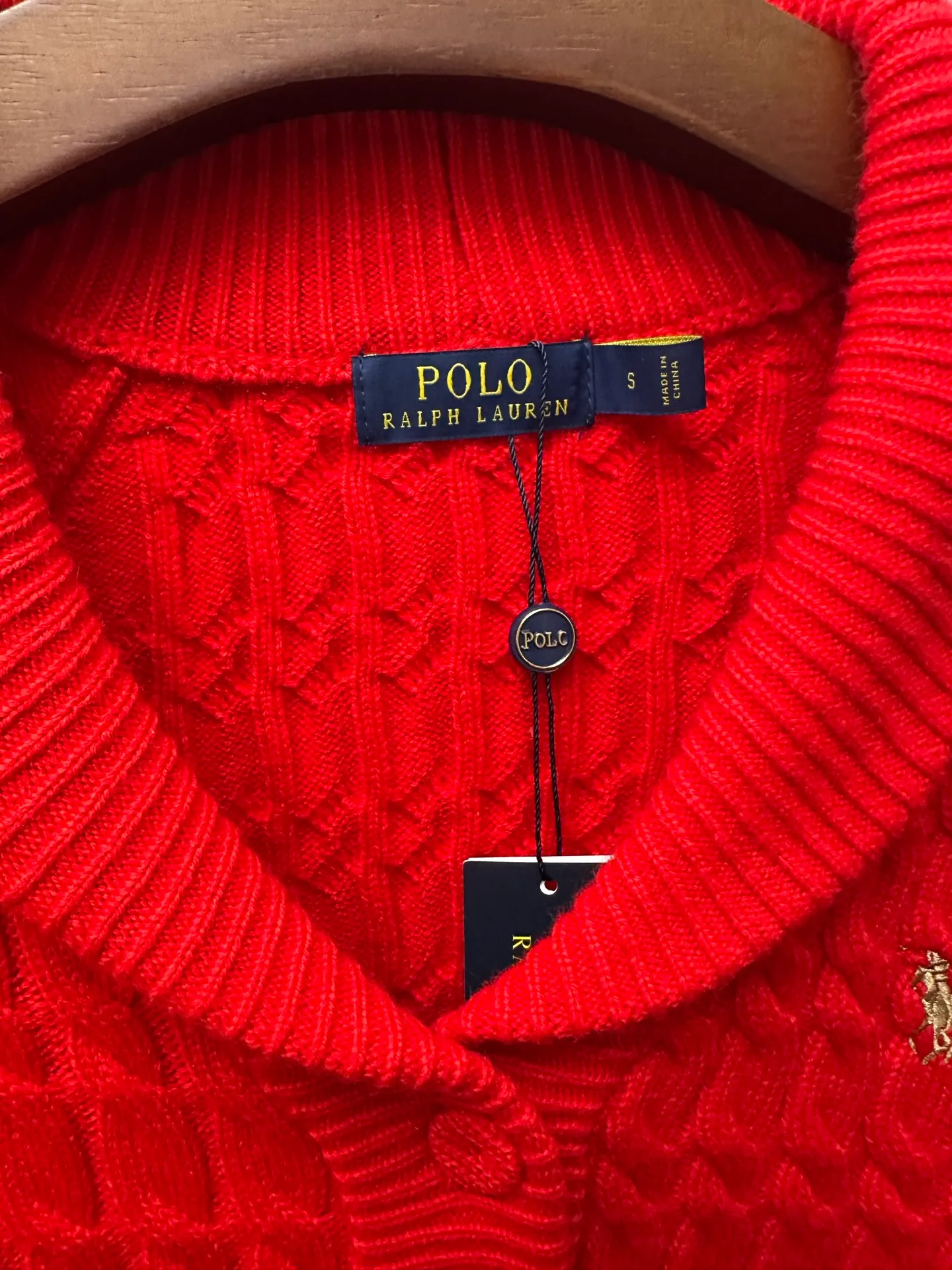 P480 Ralph Lauren red twist knitted cardigan, brand new with tag, perfect details, classic lapel design, small horse logo embroidery on the front, exquisite details, 70% cashmere + 30% wool, soft and warm fabric, versatile in autumn and winter, Size: S M L